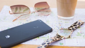Τα πιο χρήσιμα χαρακτηριστικά των smartphones στις διακοπές
