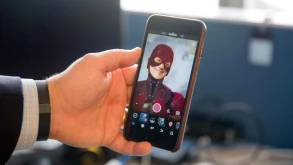 Facebook Camera: GIFs, χρωματιστά κείμενα και δυνατότητα Live με το νέο update