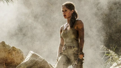 Tomb Raider: Η Alicia Vikander ετοιμοπόλεμη με το τόξο της