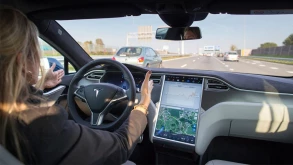 Η Tesla κατασκευάζει το δικό της A.I. chip σε συνεργασία με την AMD