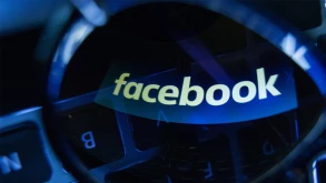 Συνεργασία Facebook και με "δεξιό" οργανισμό για τη διασταύρωση ειδήσεων