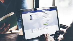 Σύντομα θα ανεβάζετε το βιογραφικό σας στο Facebook