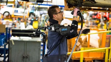 Η Ford εξοπλίζει τους εργαζομένους στα εργοστάσια με εξωσκελετούς