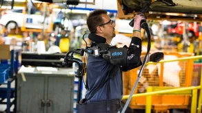 Η Ford εξοπλίζει τους εργαζομένους στα εργοστάσια με εξωσκελετούς