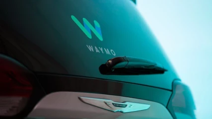 Τα αυτόνομα οχήματα της Waymo έχουν διανύσει 6.4 εκ. χιλιόμετρα
