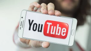 Το Youtube διαγράφει βίντεο που στοχοποιήθηκαν από παιδόφιλους