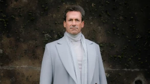 Good Omens: Η πρώτη φωτογραφία του Jon Hamm ως Αρχάγγελος Γαβριήλ