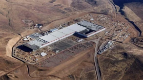 Η Tesla πίσω από την παγκόσμια έλλειψη μπαταριών;