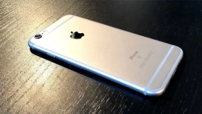 Η επιβράδυνση των iPhone φέρνει νομικές μάχες για την Apple