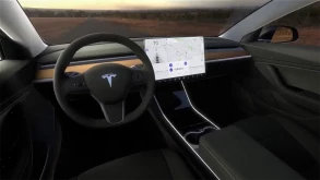Elon Musk: Το Model 3 θα εξοπλιστεί με φωνητικές εντολές