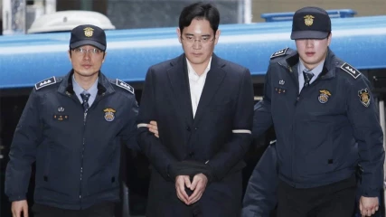 Το αφεντικό της Samsung αποφυλακίζεται μετά από ένα χρόνο κράτησης