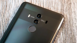 Η Huawei κατηγορείται ότι παρακίνησε πλήθος ψευδών κριτικών