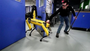 Το ρομπότ της Boston Dynamics αντιστέκεται στους ανθρώπους