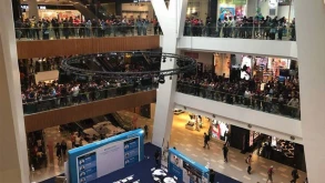 Μαλαισία: Προσφορά iPhone στα €50 γεμίζει εμπορικό με 11.000 ανθρώπους