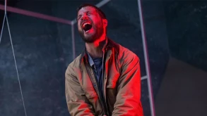 UPGRADE: To πρώτο trailer έχει splatter sci-fi σκηνικά και δίψα για εκδίκηση