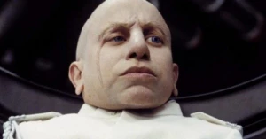 Verne Troyer: Απεβίωσε ο “Mini Me” του Austin Powers