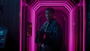 Kin: Στο νέο trailer o James Franco μεταμορφώνεται σε έναν αμείλικτο διώκτη