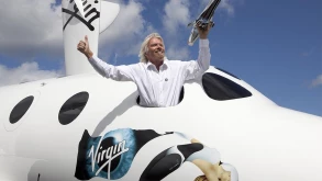 Ο εκκεντρικός Richard Branson θα επισκεφτεί το διάστημα τους επόμενους μήνες