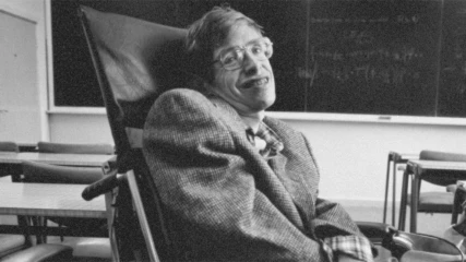 Η φωνή του Stephen Hawking ταξιδεύει προς μια μαύρη τρύπα