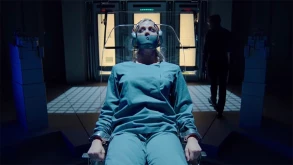 TAU official trailer: Ο Gary Oldman ακούγεται μέσα από δεκάδες φονικά ρομπότ