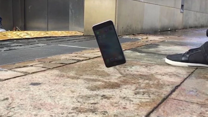 iPhone καταφέρνει να επιζήσει πτώση δεκάδων μέτρων