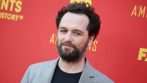 You Are My Friend: O Matthew Rhys του "The Americans" πλάι στον Tom Hanks