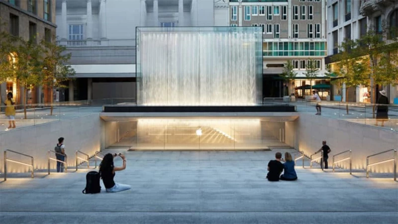 Αριστούργημα αρχιτεκτονικής το νέο Apple Store στο Μιλάνο