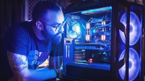 Το νέο θηρίο workstation PC του Αλέκου