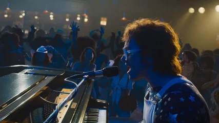Rocketman: Στο πρώτο trailer ο Taron Egerton αποκαλύπτεται ως Elton John