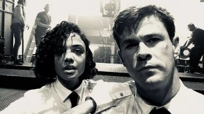 Men in Black spinoff: Ο φωτογραφικός φακός απαθανάτισε τους Tessa Thompson και Chris Hemsworth