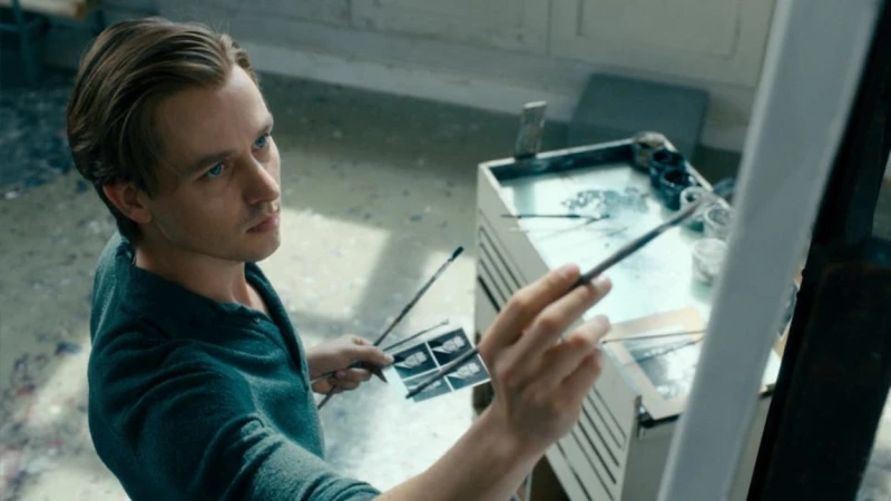 Never Look Away: Στο νέο trailer μέσα από έναν πίνακα ζωντανεύουν εικόνες από τον Β’ Παγκόσμιο