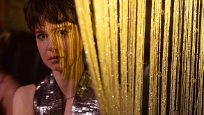 State Like Sleep trailer: Η Katherine Waterston διχάζεται ανάμεσα στο παρόν και στο παρελθόν