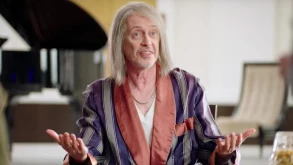 Miracle Workers: Στο πρώτο trailer o Steve Buscemi μας συστήνεται ως ο Μεγαλοδύναμος