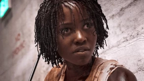 Us | Στο νέο φωτογραφικό υλικό η Lupita Nyong’o φαίνεται να περνάει διά πυρός και σιδήρου