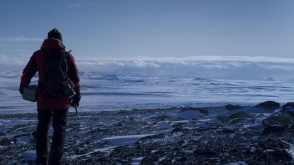 Arctic trailer | Ο Mads Mikkelsen παλεύει να μείνει ζωντανός