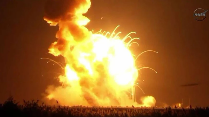Εξερράγη το Antares στον αέρα