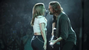 Βίντεο: Οι Bradley Cooper και Lady Gaga τραγουδούν επί σκηνής το "Shallow"