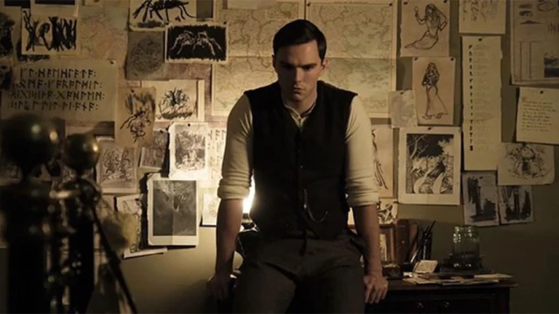 O Nicholas Hoult είναι ο "Tolkien" στην ομώνυμη βιογραφική ταινία (φωτο)