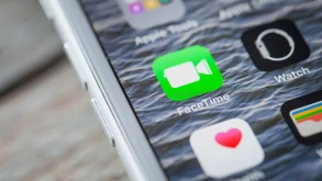 "Έπεσε" η πρώτη μήνυση για το bug του FaceTime