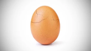 Το World Record Egg έσπασε για να διαδώσει ένα μήνυμα