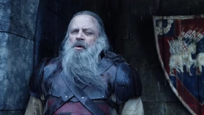Knightfall Season 2: Το επίσημο trailer φέρνει ατσάλι, βία και έναν μεσαιωνικό Mark Hamill