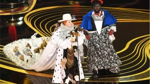 Η Melissa McCarthy ανέβηκε επί σκηνής και ξάφνιασε του πάντες στο πέρασμά της!