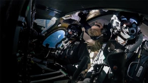 Η Virgin Galactic πάει τον πρώτο επιβάτη της στα όρια του διαστήματος