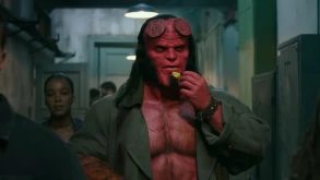 HELLBOY: Οι νέες φωτογραφίες επικεντρώνονται στον Big Red του David Harbour