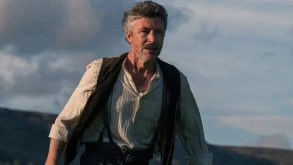 Peaky Blinders season 5 | O Aidan Gillen δεν έχει τελειώσει ακόμη τα πάρε δώσε με τους ‘Shelby’