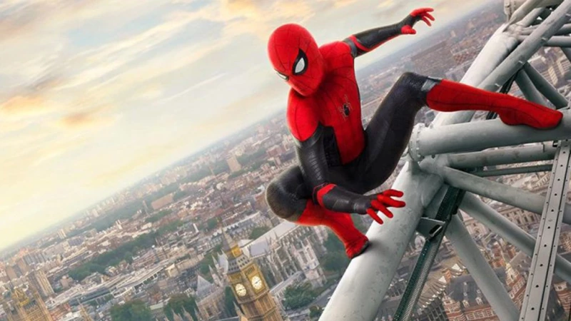 Spider-Man: Far From Home (αφίσες) | Ο Άνθρωπος Αράχνη σχεδιάζει να πάει καλοκαιρινές διακοπές