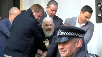 Συνελήφθη ο ιδρυτής του WikiLeaks, Julian Assange, στο Λονδίνο (βίντεο)