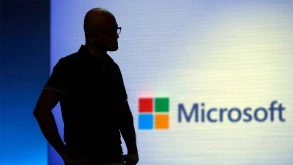 Η Microsoft μπαίνει στο club των τρισεκατομμυριούχων