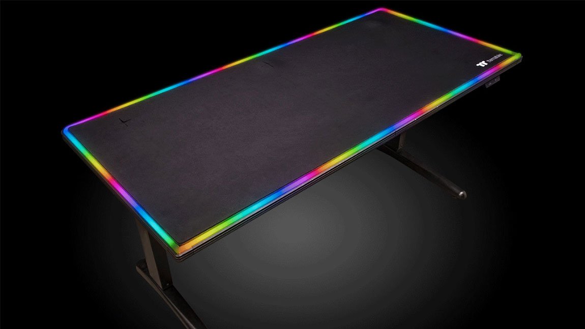 Αυτό είναι το RGB Gaming γραφείο της Thermaltake