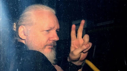 Ο Julian Assange ταράζει το νομικό και πολιτικό σύστημα των ΗΠΑ